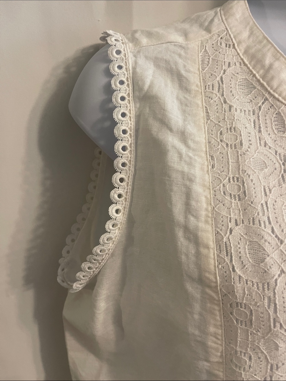 Liz Claiborne White Sleeveless Lace-Front Crochet  Top Blouse NWT Size XL 1X - Picture 2 of 11